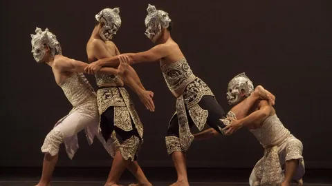 กลับมาอีกครั้ง! 'ขาวดำ:Black and White' 24-26 ส.ค.นี้ ณ โรงละครช้าง