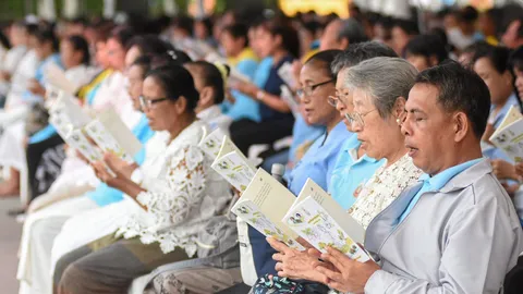 โปรดเกล้าฯจัดพิธีมหามงคล ณ พระลานพระราชวังดุสิต