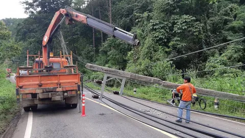 กฟภ.เร่งยกเคลื่อนย้ายเสาไฟ เพื่อเปิดเส้นทาง 108 ให้รถใหญ่วิ่ง