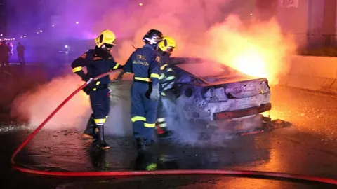 หนุ่ม นร.ไฮสกูลอังกฤษ ซื้อรถ ‘มัสแตง’ ตอนเย็น ซิ่งชนไฟลุกเจ็บตอนดึก