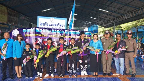 แห่ต้อนรับ! เด็กบุรีรัมย์กลับถึงถิ่น หลังคว้าแชมป์โลกเต้นฮิปฮอป 