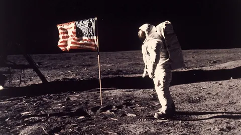 ไม่ปักธงชาติ