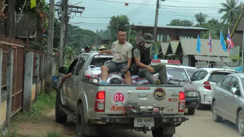 ชมรมออฟโรดจิตอาสา ฝ่าทะเลโคลน 1 ม. ขนอาหารช่วย นร.-ชาวบ้านปางส่างคำ