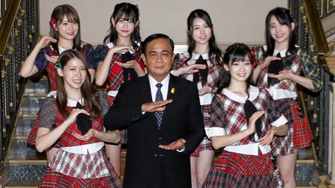 AKB 48 บุกทำเนียบฯ