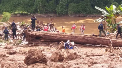 สธ.กำชับทุก รพ.เกาะสถานการณ์อุทกภัย เร่งหาคนหายดินถล่มแม่ฮ่องสอน