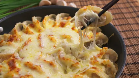 เปิดสูตร เกี๊ยวซ่าชีส อาหารญี่ปุ่นเสิร์ฟร้อนชีสเยิ้ม (คลิป) 