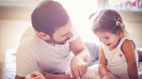 อยากให้ลูกฉลาด พัฒนาการดี ต้องให้คุณพ่อช่วยเลี้ยงลูกตั้งแต่เกิด