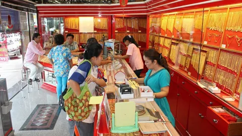 จับตาราคาทอง!! เปิดตลาดขยับขึ้น 100 รูปพรรณ บาทละ 18,800