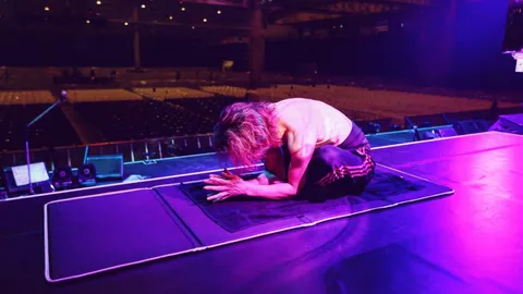 โคตรตำนาน! X Japan เล่นคอนเสิร์ตแม้ไร้คนดู ให้แฟนๆกลับหนีพายุ 'จ่ามี' (คลิป)