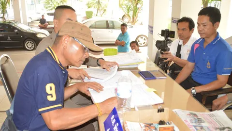 อดีตเจ้าอาวาสวัดดังที่ จ.เลย เข้าพบอัยการขอสู้คดีข่มขืนสีกา