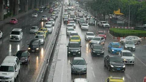 ภาคใต้ยังคงมีฝนตกชุกหนาแน่น กทม.วันนี้หนักกว่าเมื่อวาน ฟ้าคะนอง 40%