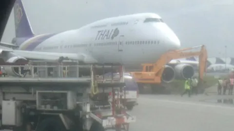 747 การบินไทยไถลรันเวย์สุวรรณภูมิ ทำดีเลย์ไปรวม 448 เที่ยวบิน