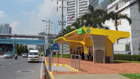 ป้ายรถใหม่หน้าปตท. มีติดตั้งป้ายอัจฉริยะ