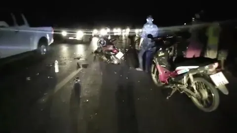 วัยรุ่นขอนแก่นขับจยย. ชนไม้ยูคาฯ ท้ายรถไถนาตายคาที่