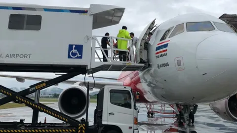 ช่วยระทึก! ผู้โดยสารวูบคาเครื่องบิน ทีมแพทย์ ทอท.เชียงใหม่ช่วยได้ทัน