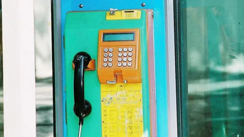 กทม.คิดรื้อตู้โทรศัพท์ 456 ตู้ติดโฆษณาไม่ขออนุญาต