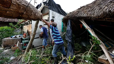 เฮอริเคนวิลล่าขึ้นฝั่ง ซัดถล่มแดนจังโก้หนัก