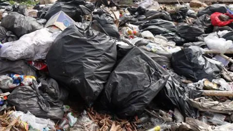 มือมืดลักลอบเอาขยะมาทิ้ง บริเวณถนนกำแพงเพชร 6 วอนเจ้าของพื้นที่ดูแลด้วย