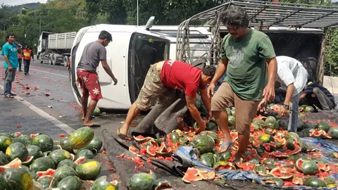 เกลื่อนถนน 