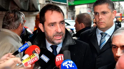 ฝรั่งเศสจ่ออัมพาต กลุ่มเสื้อกั๊กเหลือง ประท้วงใหญ่ปิดกั้นทั่วประเทศ