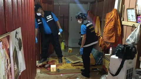 หลวงพี่คลั่ง คว้าจอบสับหัวสมภารนอนอาพาธ ก่อนทุบหลวงตา สาหัส 