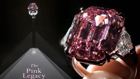 ประมูลเพชรมรดกสีชมพู ทุบสถิติแพงที่สุดในโลก