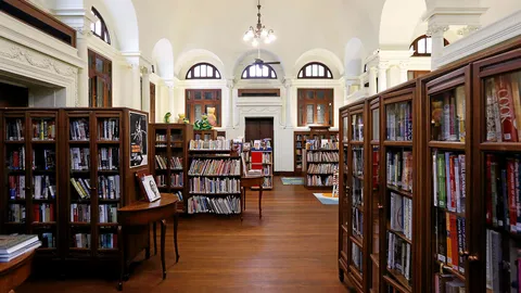 โฉมใหม่ เนียลสัน เฮส์ หอสมุดในตำนาน