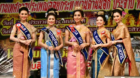 คุณหมอคนสวย จาก รพ.สะเดา คว้าตำแหน่งนางนพมาศบ้านด่านนอก ปี 61