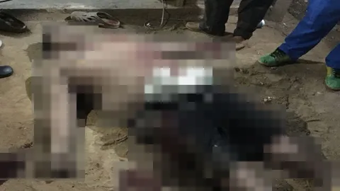 2 โจ๋นั่งกินเหล้า พูดจาไม่เข้าหู คว้ามีดปลายแหลมแทงดับ ก่อนหลบหนี!  