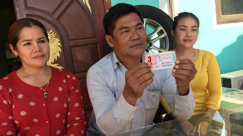 หนุ่มใหญ่สระแก้วถูกหวย 18 ล้าน เผยเจองูเลื้อยท้ายรถ เลยซื้อเลขท้าย 840