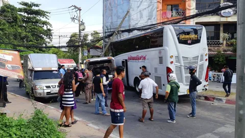 บัสมาแรงเบรกไม่อยู่ ชนวินาศรถชาวบ้านพังยับ 6 คัน เจ็บหลายรายที่ชลบุรี