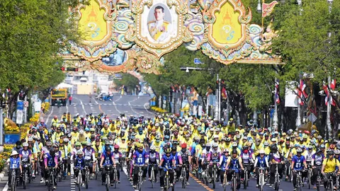 ในหลวงทรงมีความสุข ทอดพระเนตรไบค์ อุ่นไอรัก