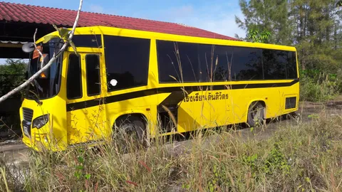 นร.ที่ทุ่งสงรอเก้อรถไม่มารับ โจรลักแบตเตอรี่รถรับส่ง เหตุติดวันหยุดยาว