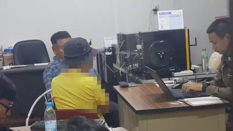 ป้าขับเบนซ์ชนท้ายกระบะ 2 หนุ่มตกทางด่วนดับ ให้ปากคำ ตร.รัตนาธิเบศร์