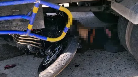 ผัวเมียควบบิ๊กไบค์ เจอหกล้อตัดหน้าเบรกไม่ทัน เสยใต้ท้องดับคาที่ 2ศพ