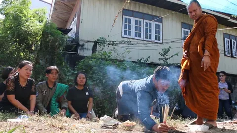 ญาติทำพิธีเชิญวิญญาณยายติ๋ม ด้านลูกชายวอน ตร.จับไอ้เบนซ์เข้าคุกโดยเร็ว