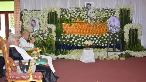 แฟนละครอำลา โอวรุฒก่อนฌาปนกิจ เผยแก๊งล้วงกระเป๋าโผล่ป่วนงาน