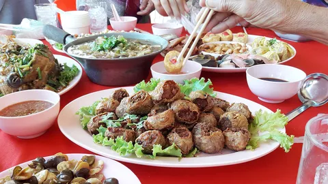 “โต๊ะจีน” ในสังคมไทย ตำนานอาหารแห่ง “ชนชั้น”