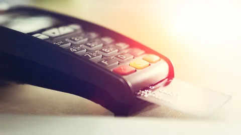 จ่ายหนี้บัตรเครดิตขั้นต่ำน้อยกว่า 10% ธปท.ซักซ้อมแบงก์ซับน้ำตาใต้