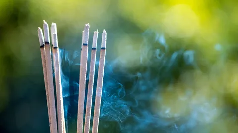 กลิ่นธูปควันเทียน