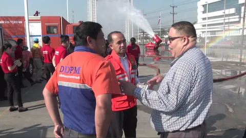 สมุทรสาคร พ่นละอองน้ำบนถนนเอกชัย ลดปริมาณฝุ่นละออง PM 2.5 