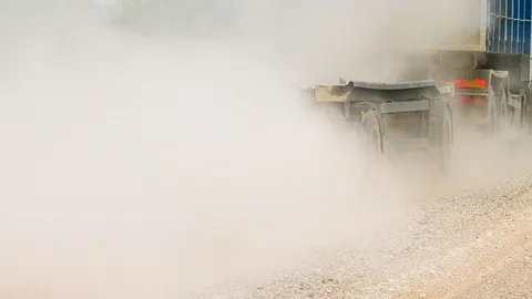 ถนนทางหลวงชนบท 3001 สร้างมานานนับปี ฝุ่นฟุ้งกระจาย วอนช่วยเร่งมือแก้ไข