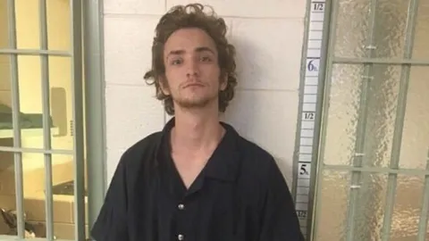 ตร.มะกันจับแล้ว หนุ่มโหดฆ่ายกครัวบ้านแฟน-พ่อแม่ตัวเอง 5 ศพ