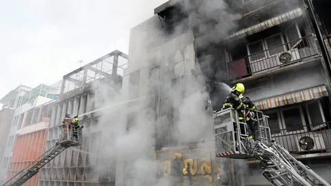 ไฟไหม้ตึกแถวทำเป็นโกดังย่านเยาวราช จนท.คุมเพลิงได้แล้ว เร่งสอบสาเหตุ