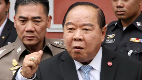 คสช.แจ้งความเอาผิดเว็บข่าวปลอม ปมภาพ "บิ๊กป้อม" ดื่มกาแฟแก้วละ 12,000 