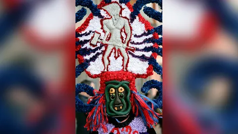 สวมหน้ากากฉลองรื่นเริง