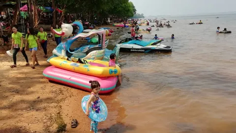 มาบึงกาฬซิจ๊ะ วันหยุดสุดสัปดาห์ชวนเล่นน้ำคลายร้อนที่ "หาดคำสมบูรณ์"