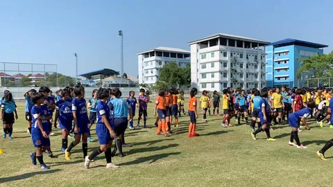 เยาวชนหญิงกว่า 200 คน ร่วมคัดตัวเข้าแคมป์ชบาแก้วยู-15 บู๊อาเซียน