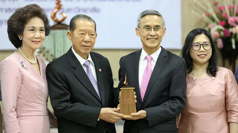 รางวัลอุกฤษ มงคลนาวิน มอบให้นักนิติศาสตร์ ต้นแบบนักกฎหมายทำงานเพื่อสังคม