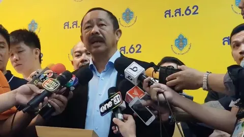 เพื่อไทยยื่นเอาผิด พลังประชารัฐ ปราศรัยหาเสียงสัญญาว่าจะให้ "บัตรคนจน"